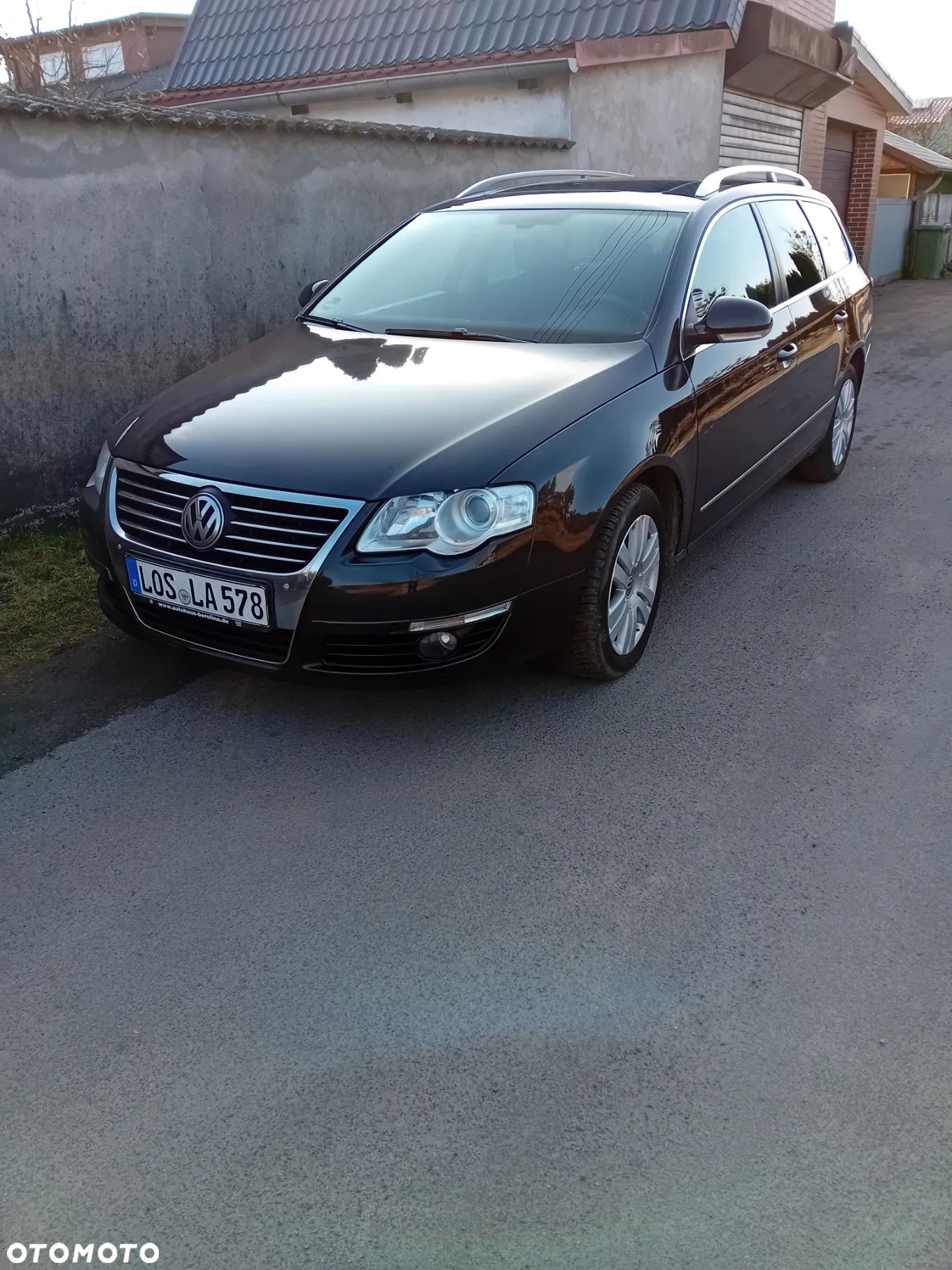 Volkswagen Passat - 1