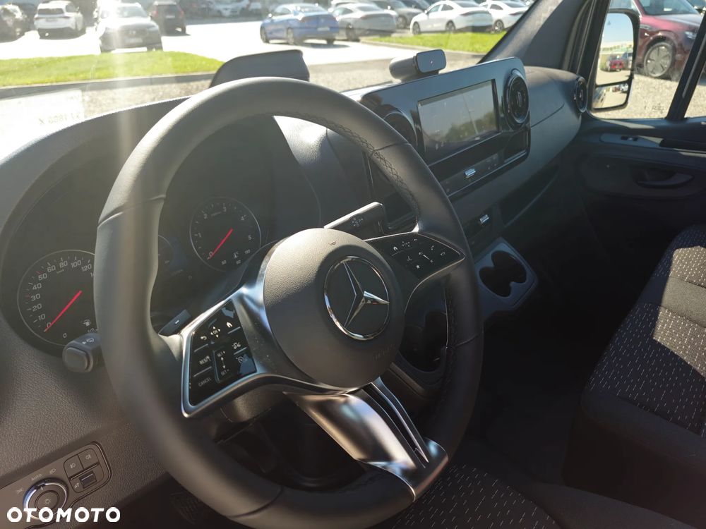 Mercedes-Benz Sprinter - 26