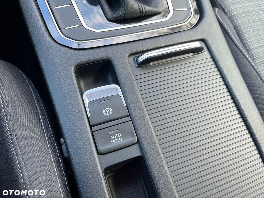 Volkswagen Passat 1.6 TDI SCR DSG Business - 17