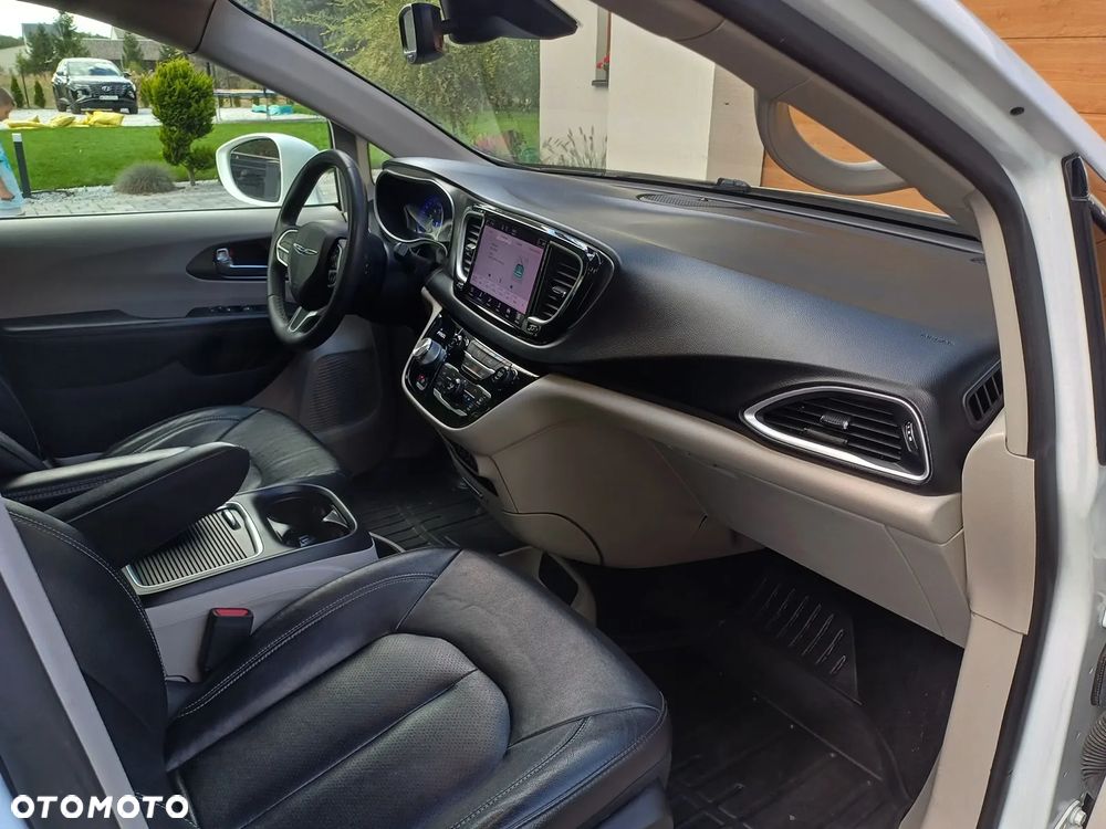 Chrysler Pacifica - 13