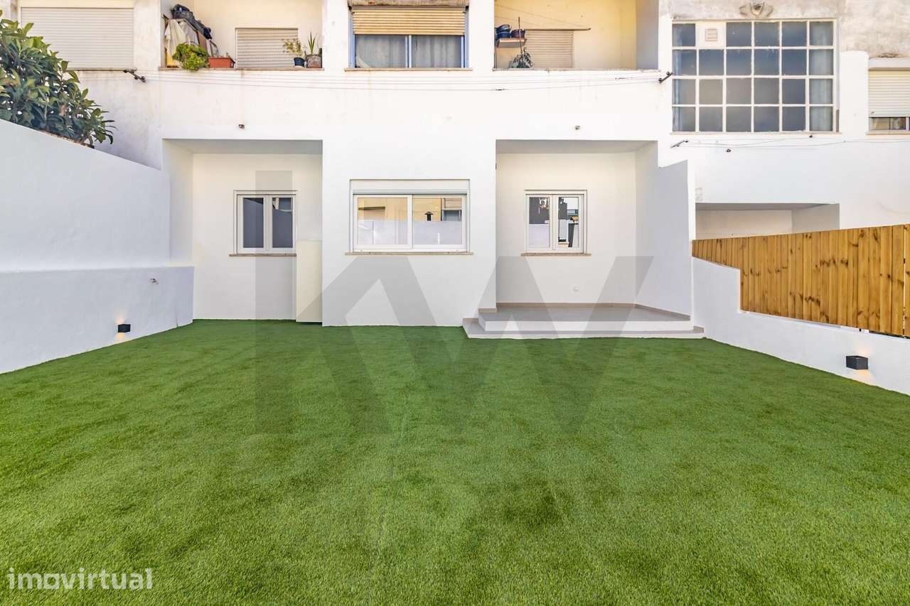 Fantástico T3 Totalmente Remodelado com Logradouro Privativo de 72m2 – - Grande imagem: 2/47