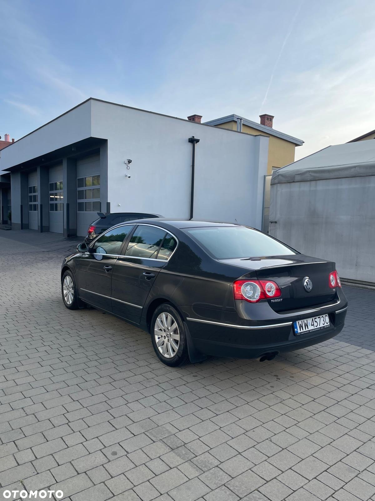 Volkswagen Passat 1.8 TSI Comfortline - 4