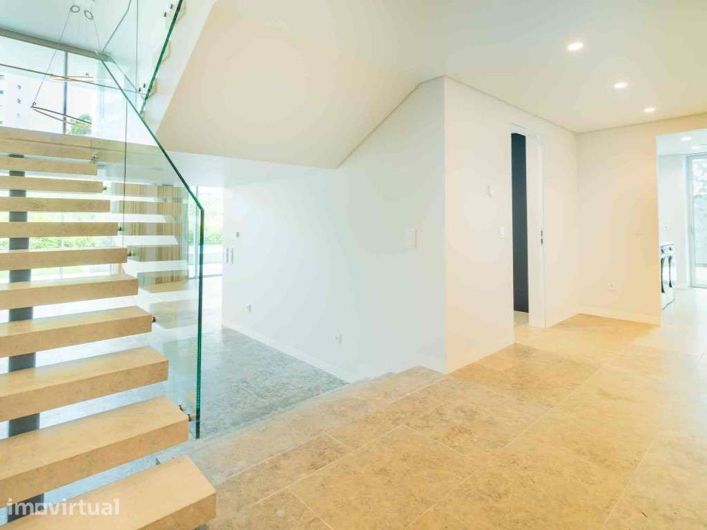 Villa Duplex T4, terraço, piscina e garagem, Condomínio com duas vi... - Grande imagem: 5/41