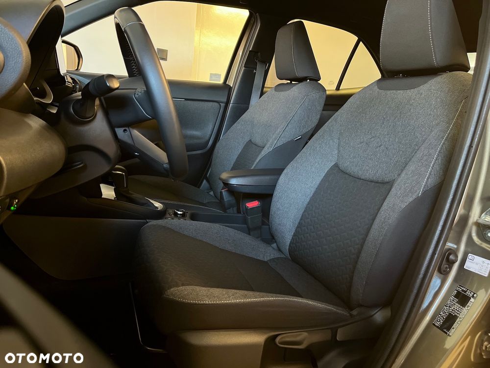 Toyota Yaris Cross Hybrid 1.5 Comfort 4x4 - 11