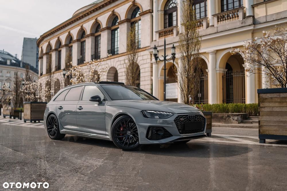 Audi RS4 Avant - 1