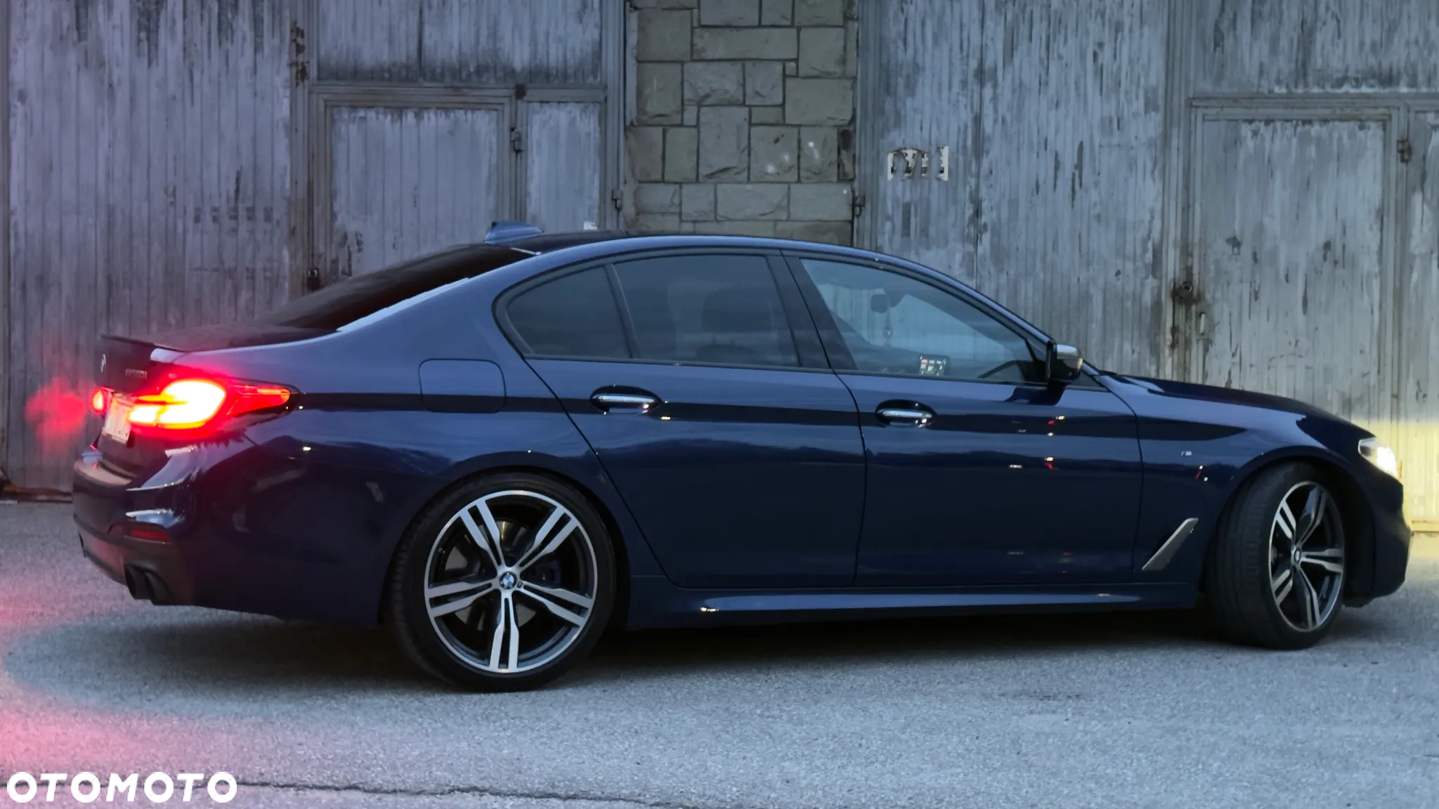 BMW Seria 5 M550i xDrive sport - 10