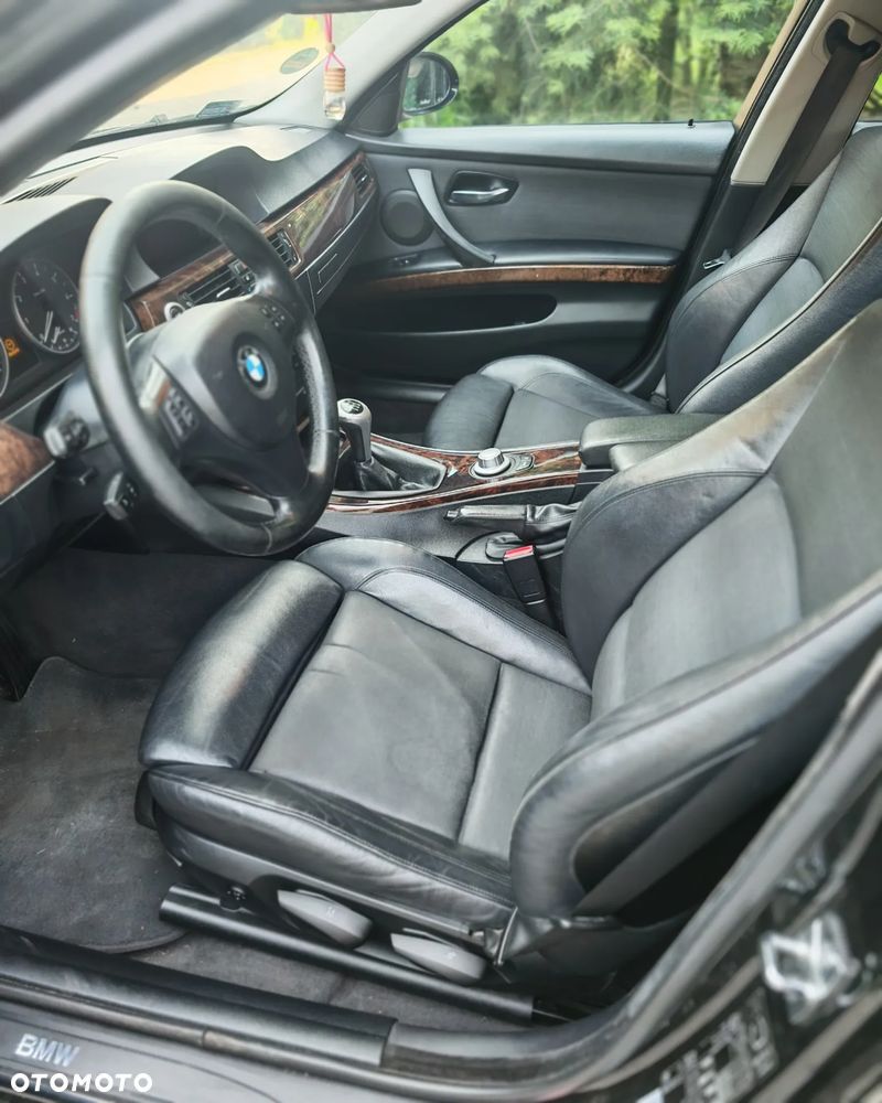BMW Seria 3 320i - 11
