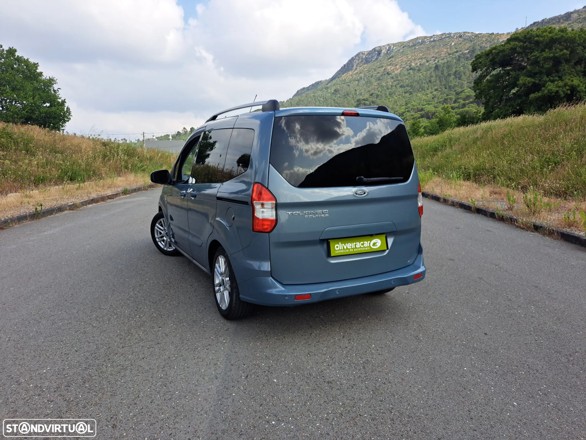 Ford Tourneo Courier 1.0 EcoBoost Titanium - 25