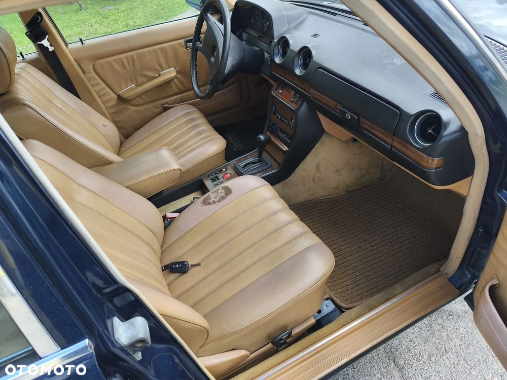 Mercedes-Benz W123 - 25