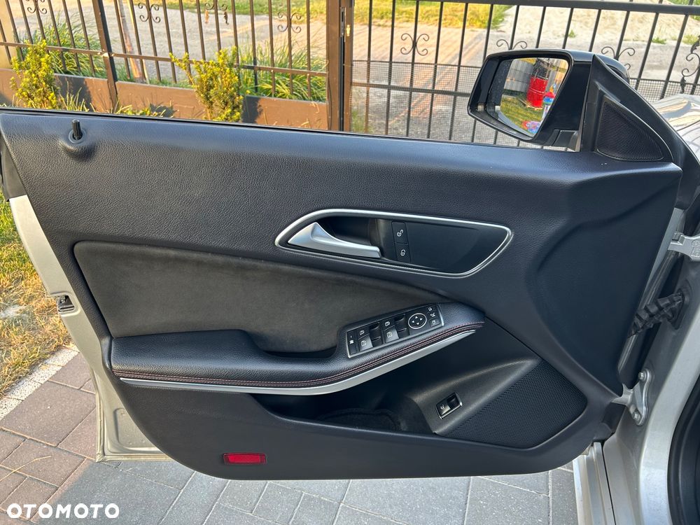 Mercedes-Benz CLA - 13