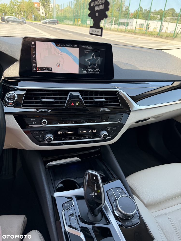 BMW Seria 5 520d xDrive - 16