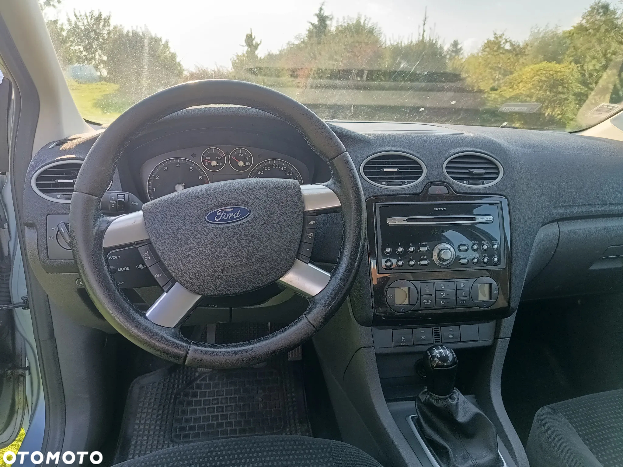 Ford Focus ver-1-6-16v-ghia - 33