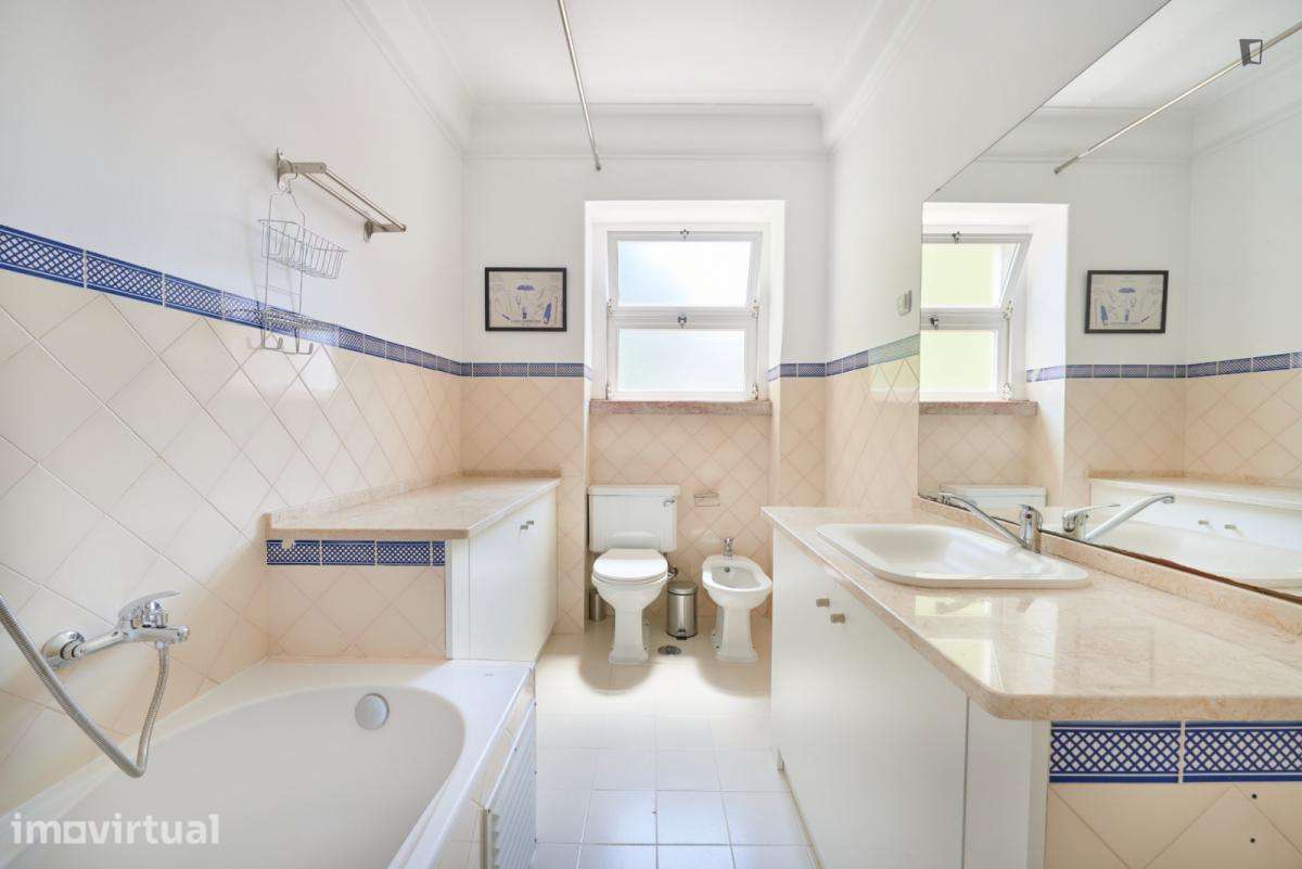 Quarto - localizado em São Sebastião Lisbon - Grande imagem: 3/25