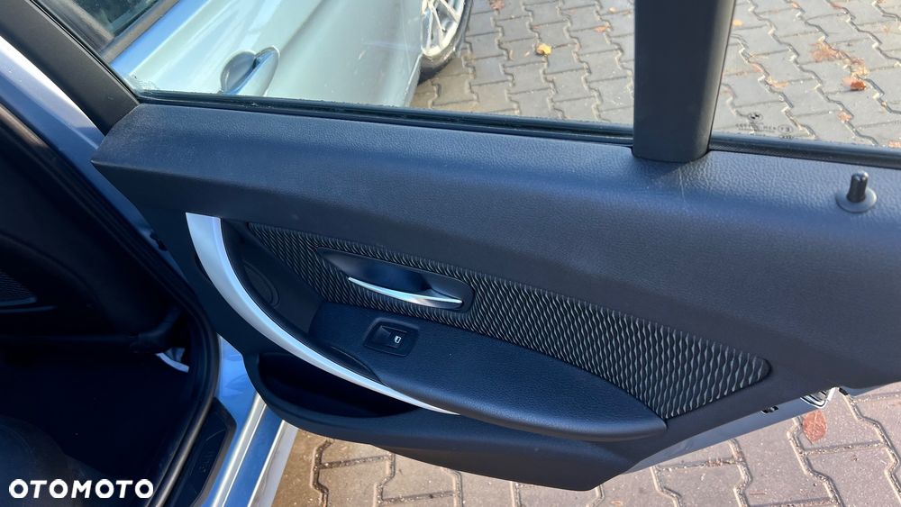 BMW Seria 3 320i Sport Line - 18