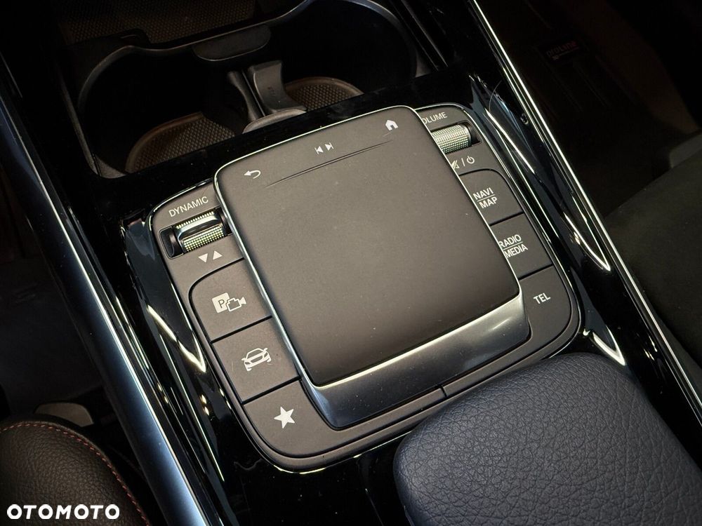 Mercedes-Benz GLA - 24