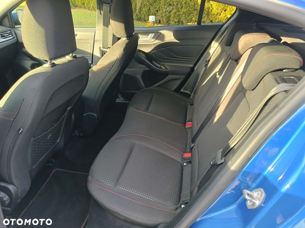 Ford Focus 1.0 EcoBoost Hybrid ST-LINE X - 30