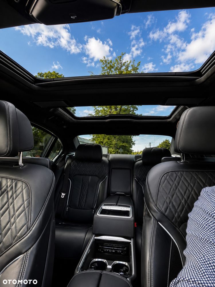 BMW Seria 7 750Li xDrive - 9