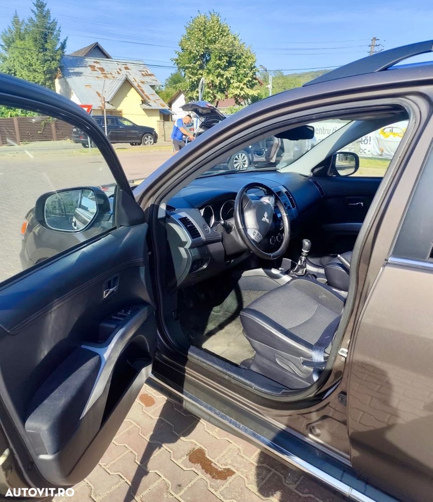 Mitsubishi Outlander 2.2 DI-D 4WD Intense+ 06 - 6