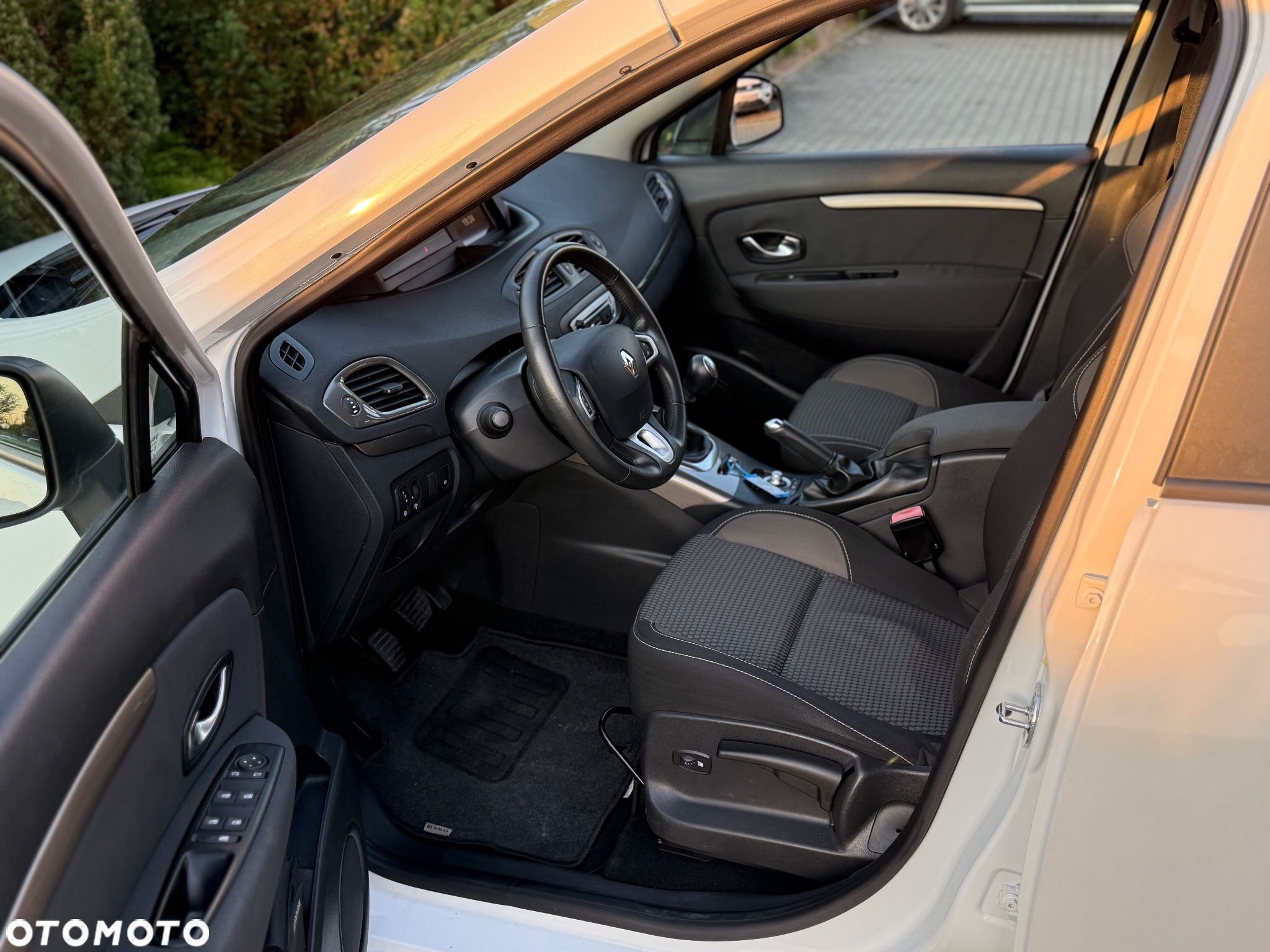 Renault Scenic Xmod 1.5 dCi Bose - 9