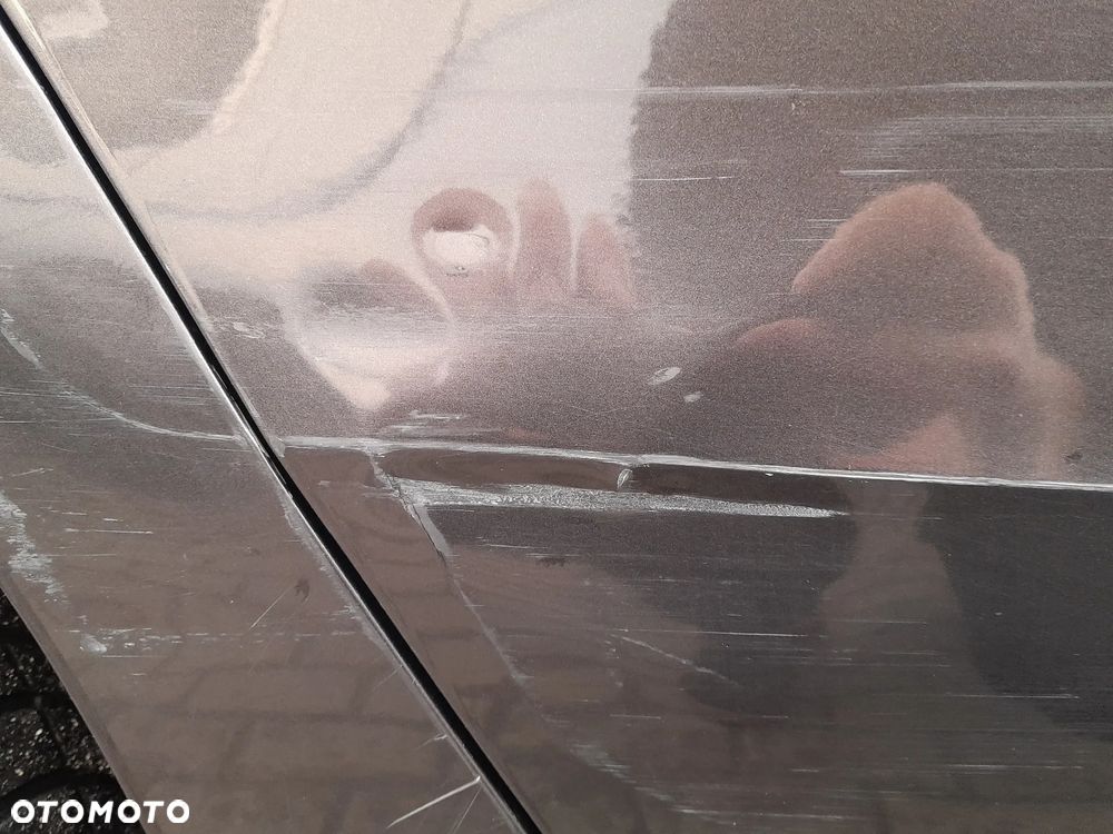 VW PASSAT B7 DRZWI PRAWE TYLNE PRAWY TYŁ KOMBI KOLOR: LC8Z - 9