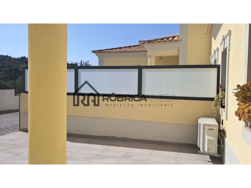 Moradia T3 com Terraço e Garagem em Salir - Conforto e Tranquilidad... - Grande imagem: 3/35