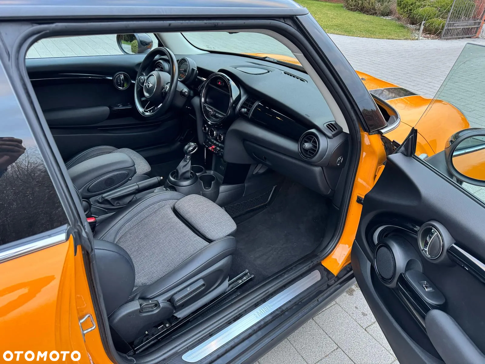 MINI Cooper Standard - 11