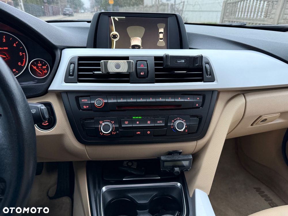 BMW Seria 3 318d Luxury Line EU6 - 26