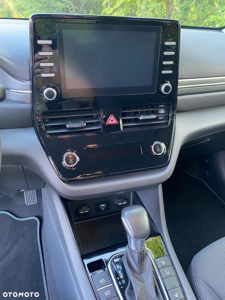 Hyundai IONIQ - 10
