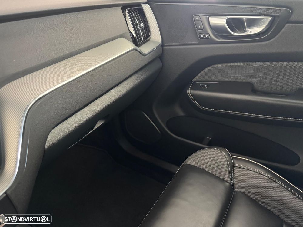 Volvo XC 60 2.0 T6 PHEV Black Edition AWD - 27