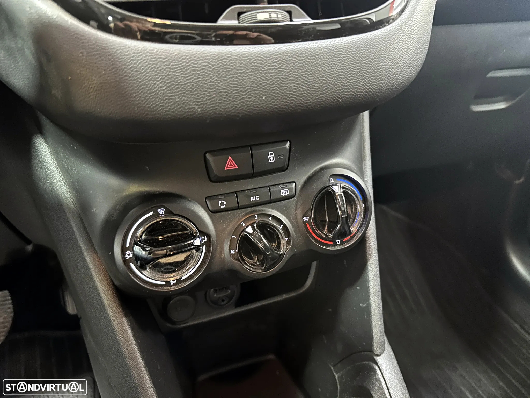 Peugeot 208 1.2 PureTech Style - 26