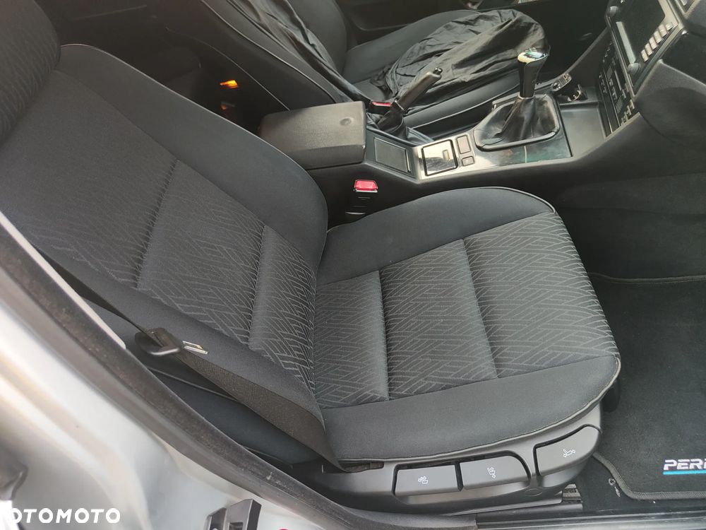 BMW Seria 5 525d Touring - 10