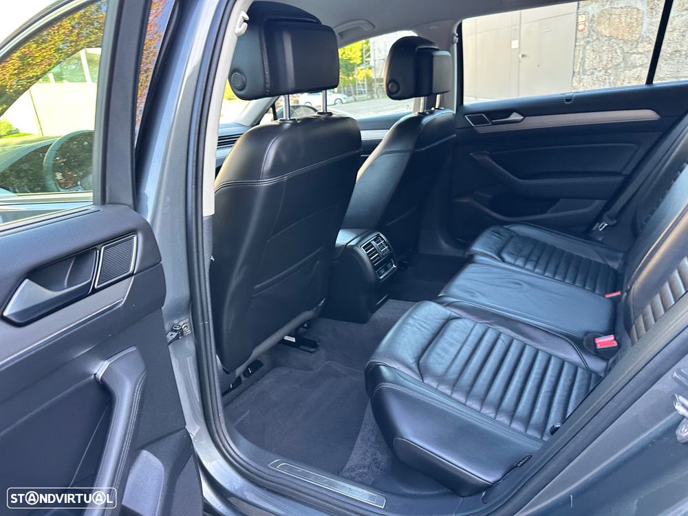 VW Passat Variant 2.0 TDi Highline DSG - 41