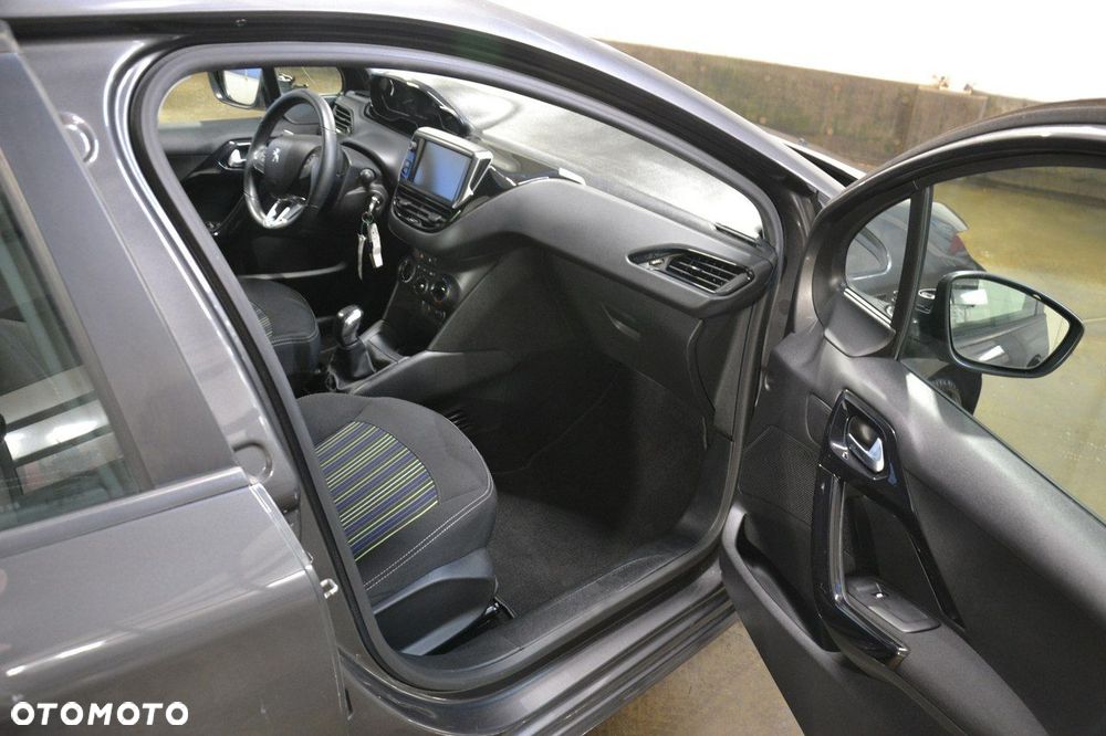 Peugeot 208 - 23