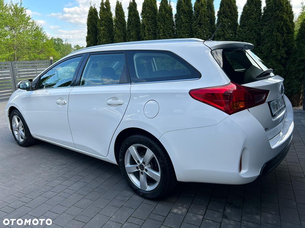 Toyota Auris 1.6 Premium - 5