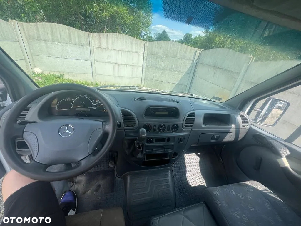 Mercedes-Benz Sprinter - 13