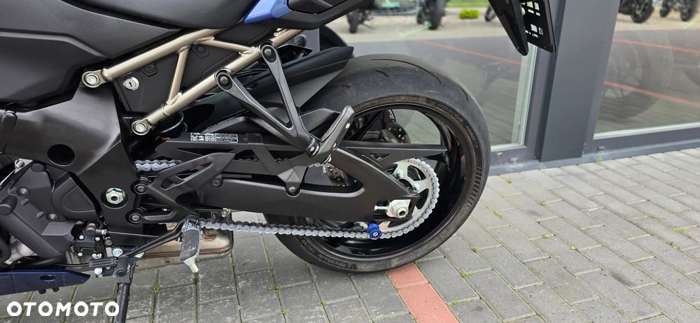 Suzuki GSX - 33