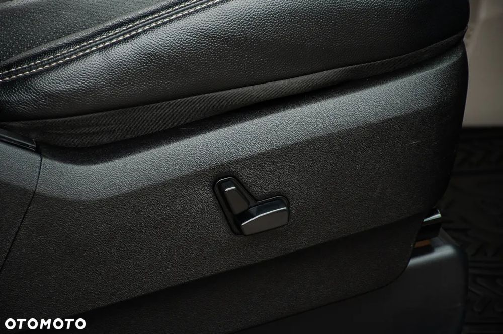 Lancia Voyager 3.6 Platinum - 32