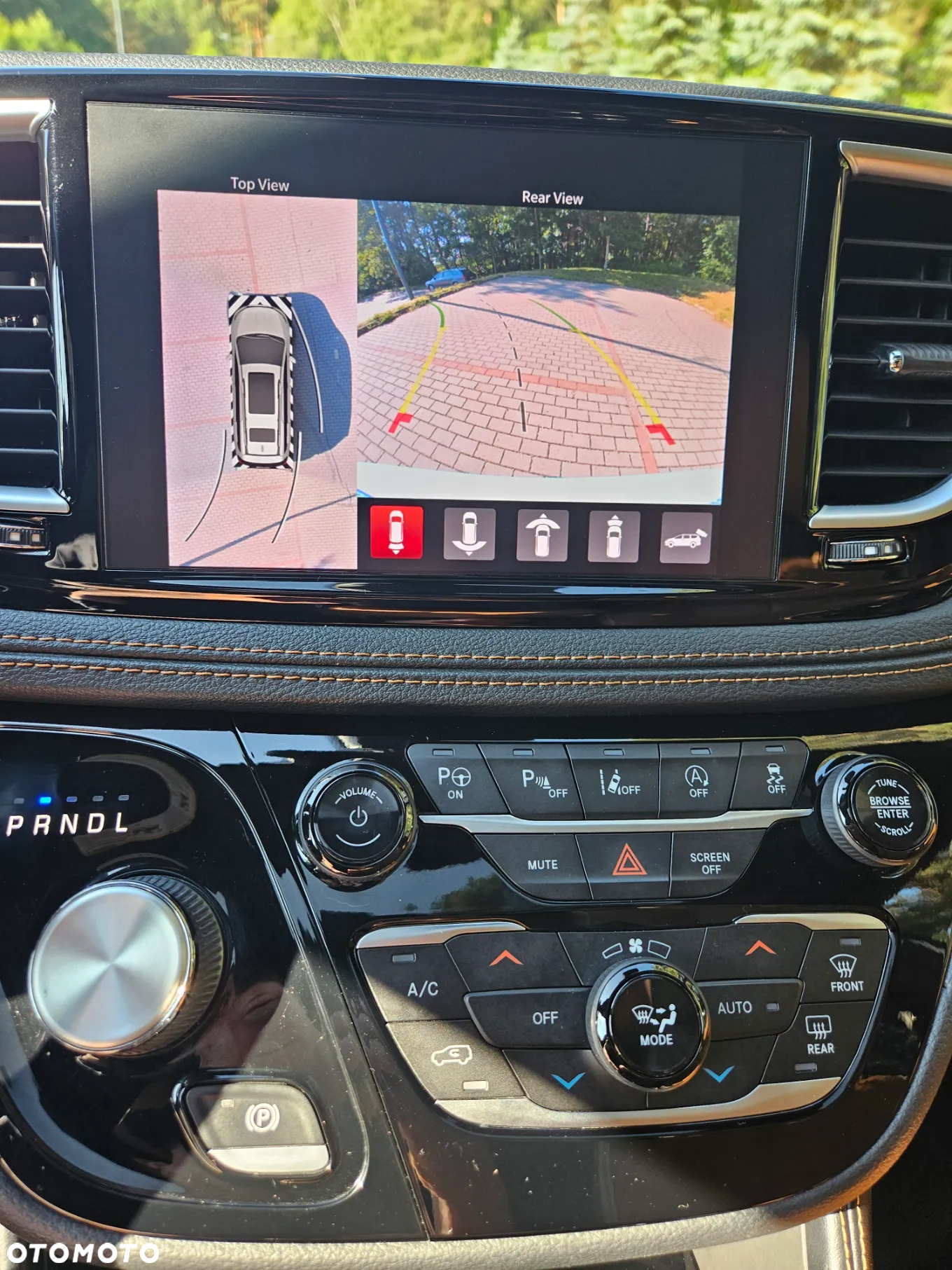 Chrysler Pacifica - 25