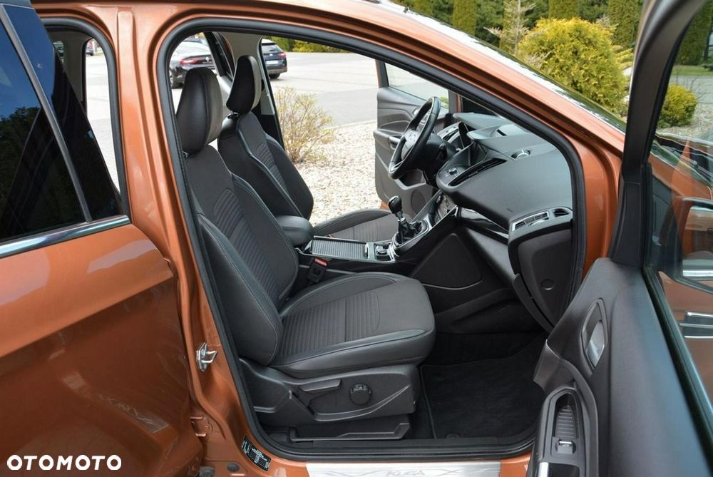 Ford Kuga 1.5 EcoBoost 2x4 Titanium - 14
