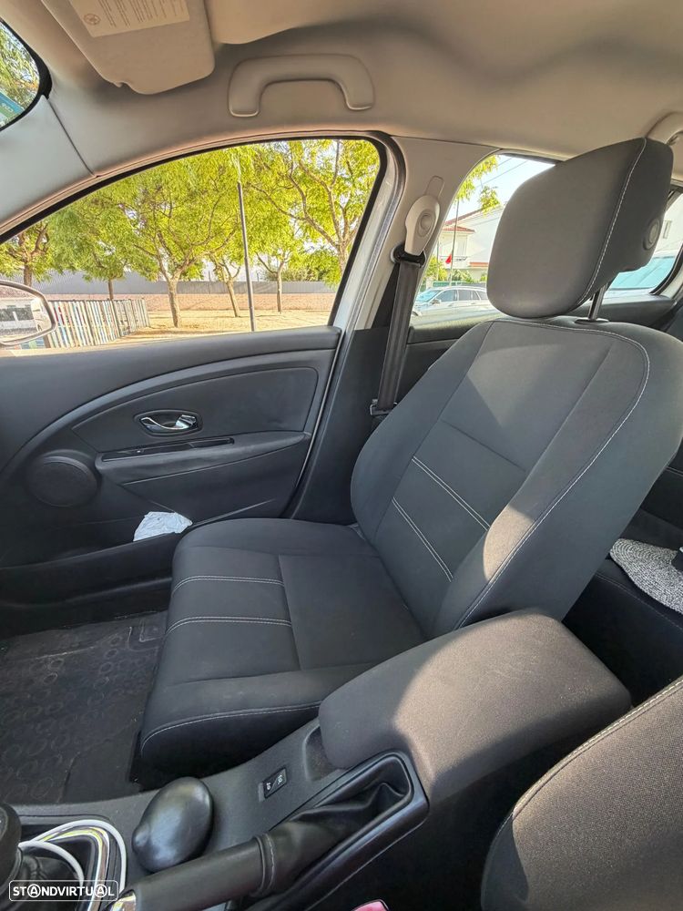 Renault Mégane 1.5 dCi Dynamique SS - 15