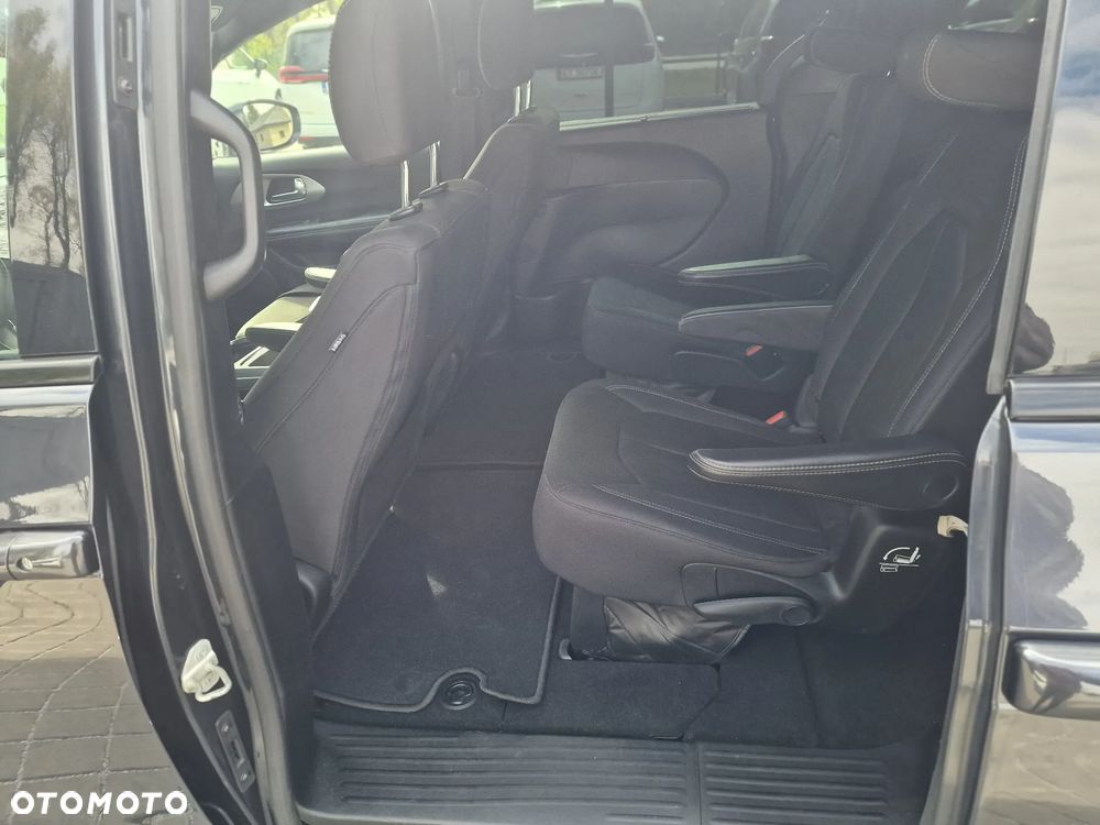 Chrysler Pacifica - 7