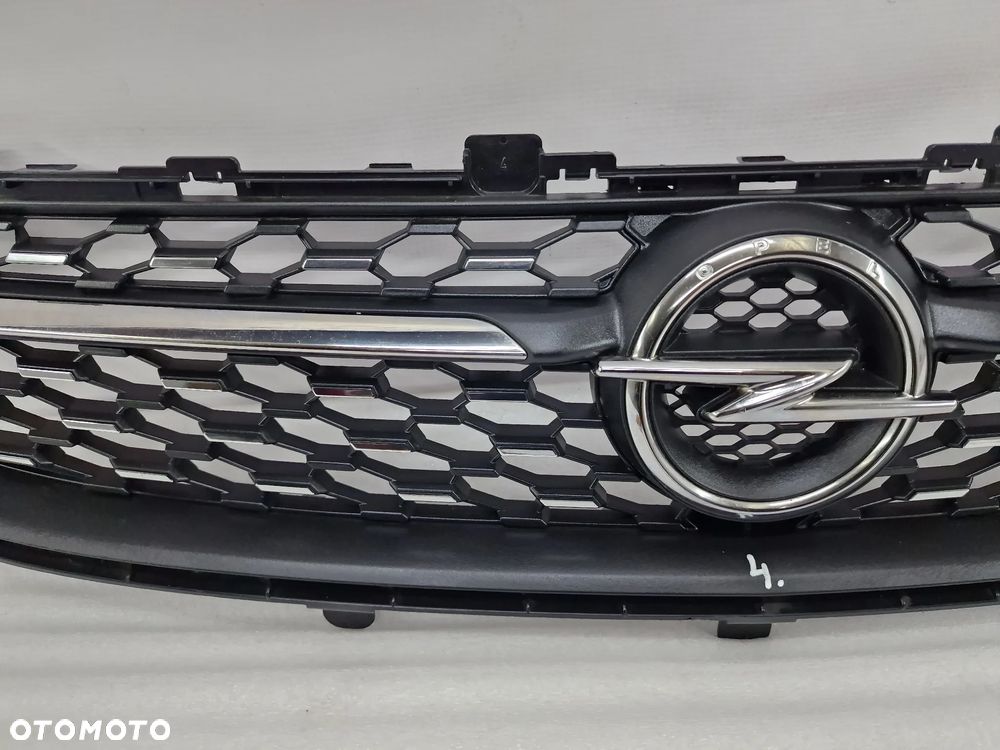 OPEL CORSA F 19- ATRAPA / GRILL PRZEDNI PRZÓD / CHROMOWANE PASECZKI , NR 9829474180 / 982947418000 , NR AUKCJI GL4 - 3