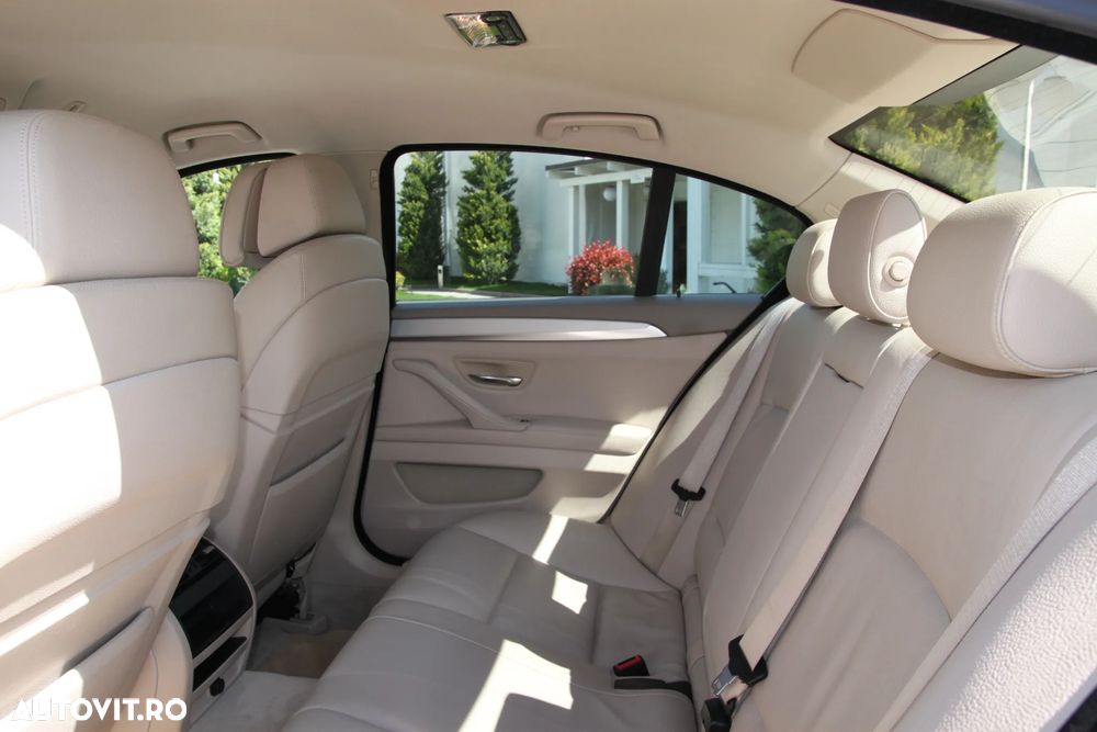 BMW Seria 5 525d xDrive AT - 37