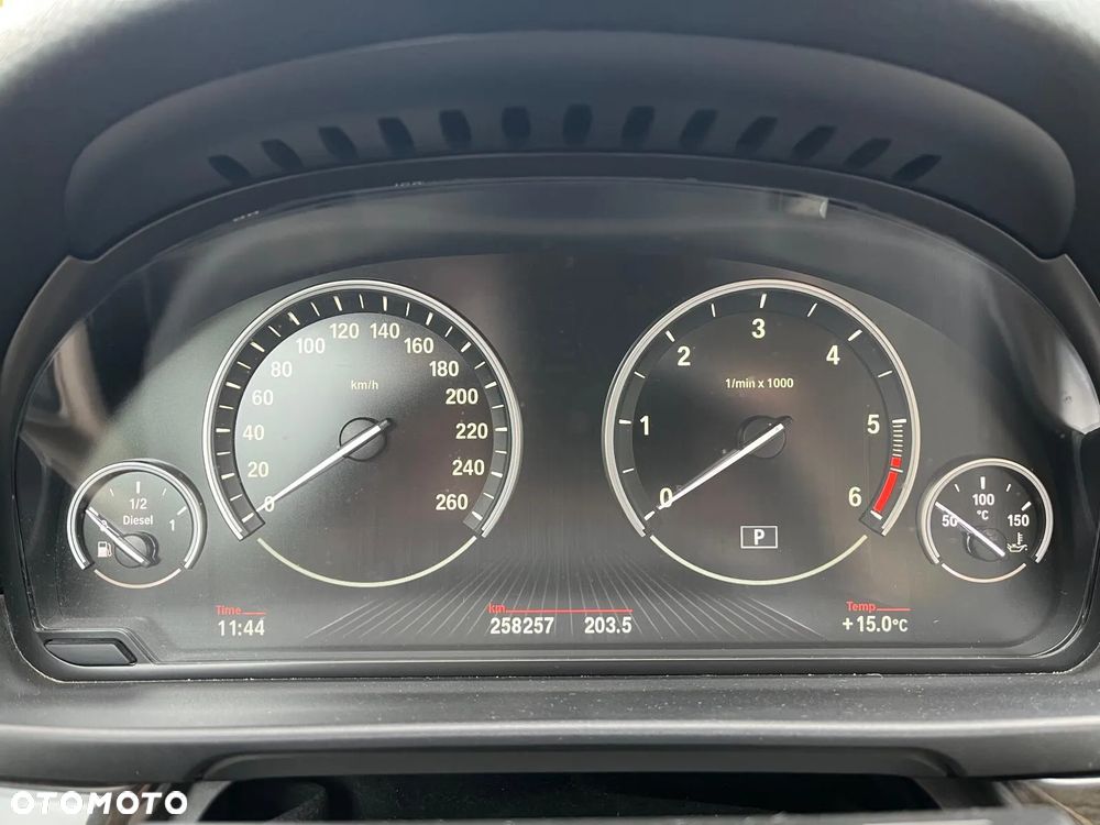 BMW Seria 5 520d xDrive Luxury Line - 11