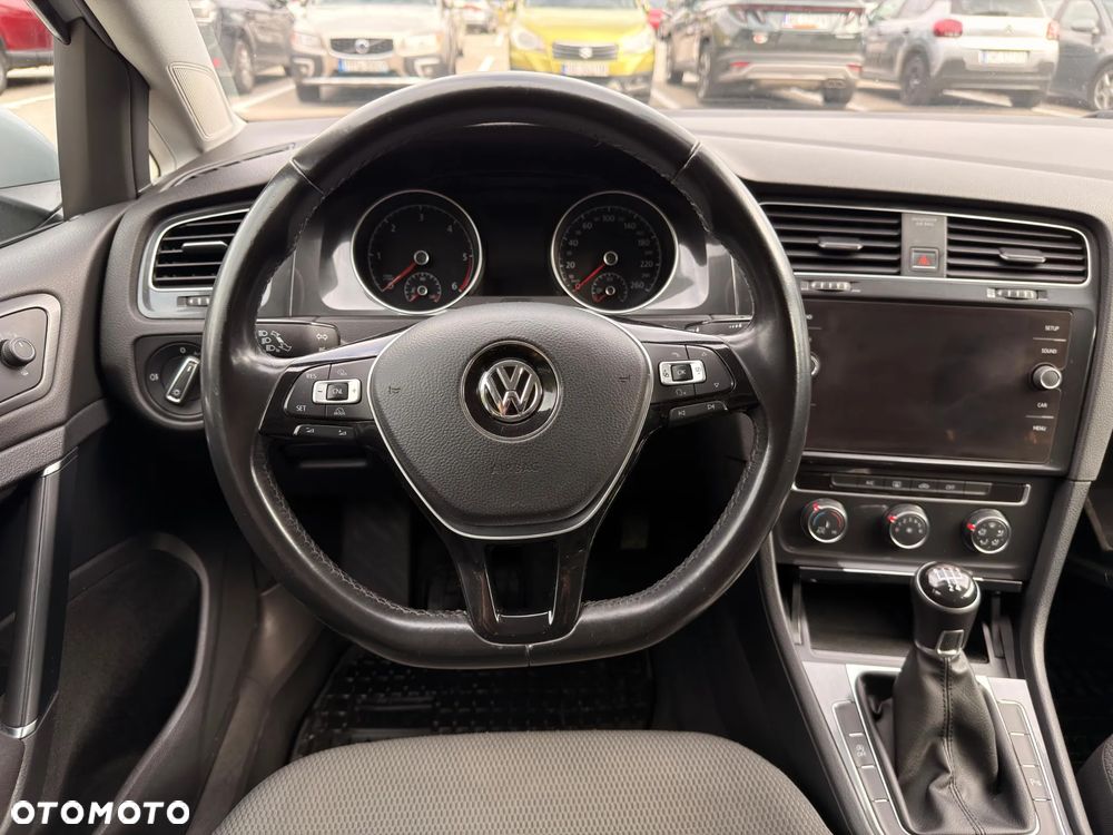 Volkswagen Golf - 29