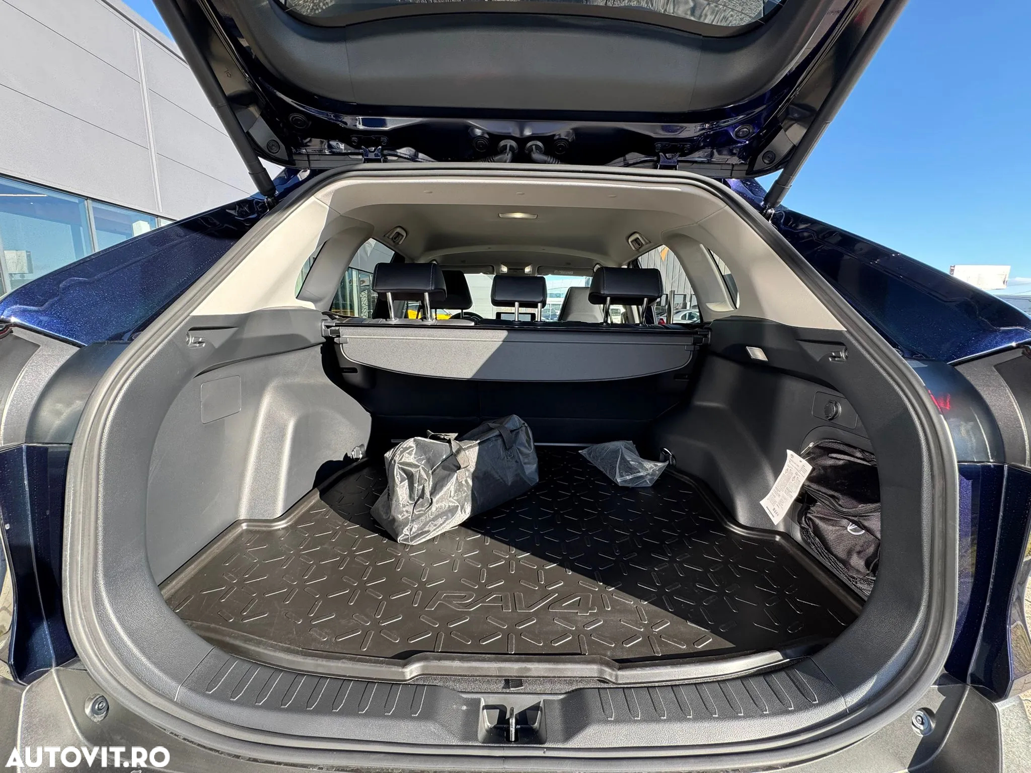 Toyota RAV4 2.5 Hybrid VVT-iE 4x4 Luxury - 31