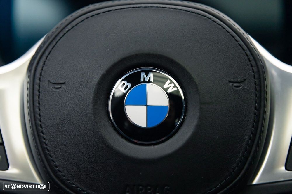 BMW 330 e iPerformance Pack M - 33