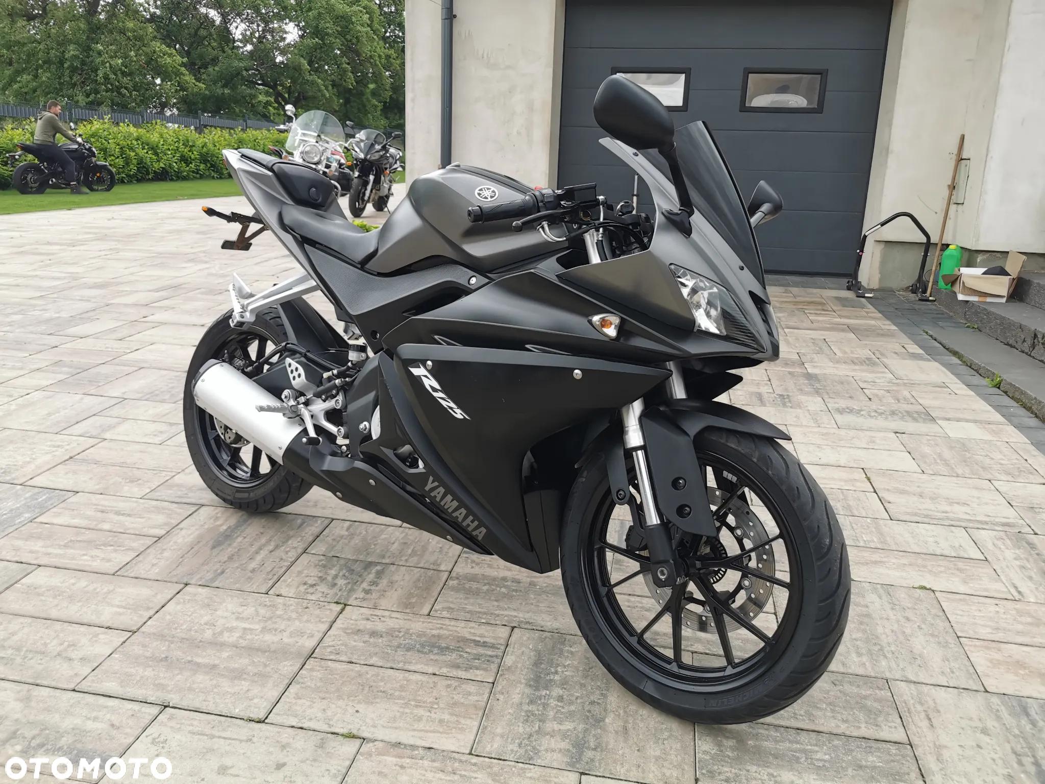 Yamaha YZF - 27