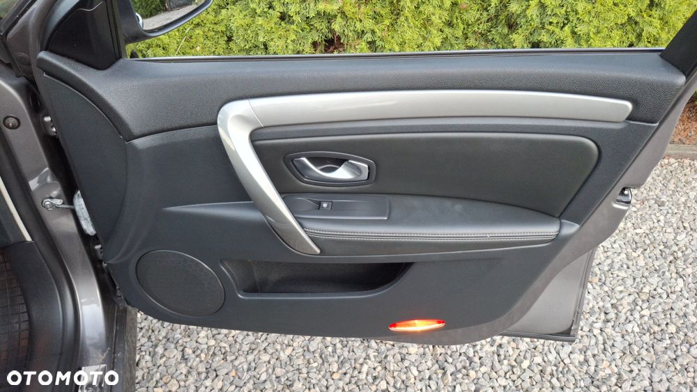 Renault Laguna dCi 150 FAP Start-Stop Bose Edition - 19