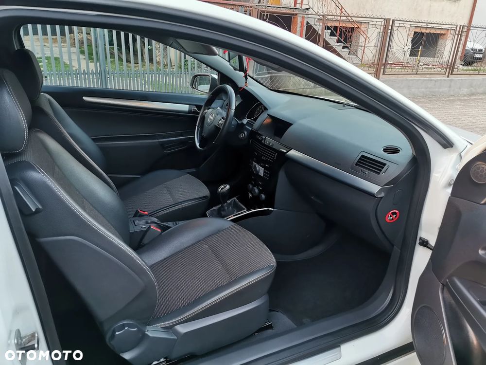 Opel Astra 1.6 Black&White - 13